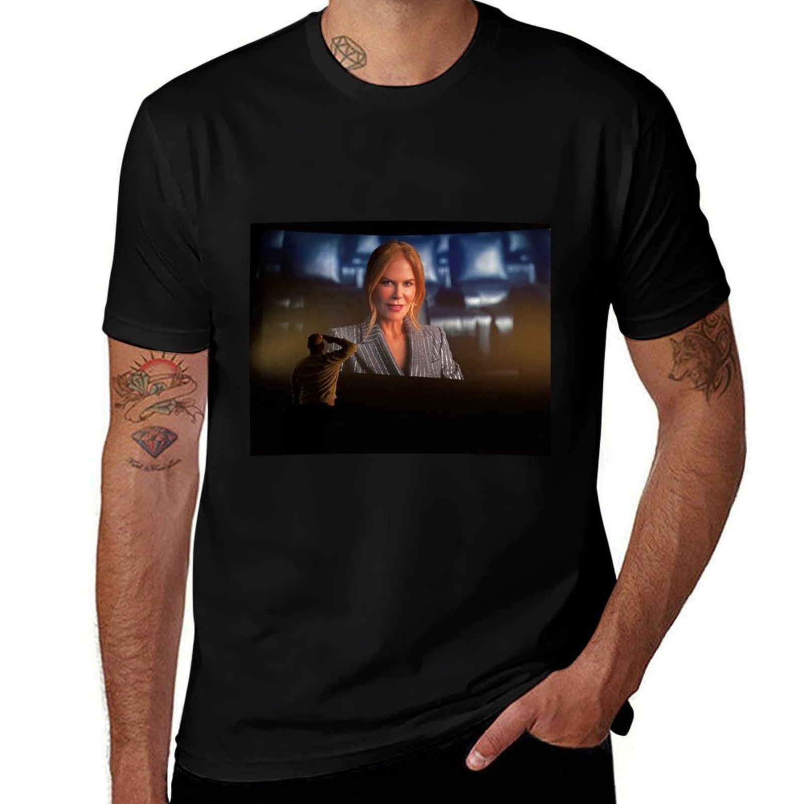 Commercial Printing & Packaging Pvt Ltd Photos - Homme saluant Nicole Kidman, t-shirt publicitaire